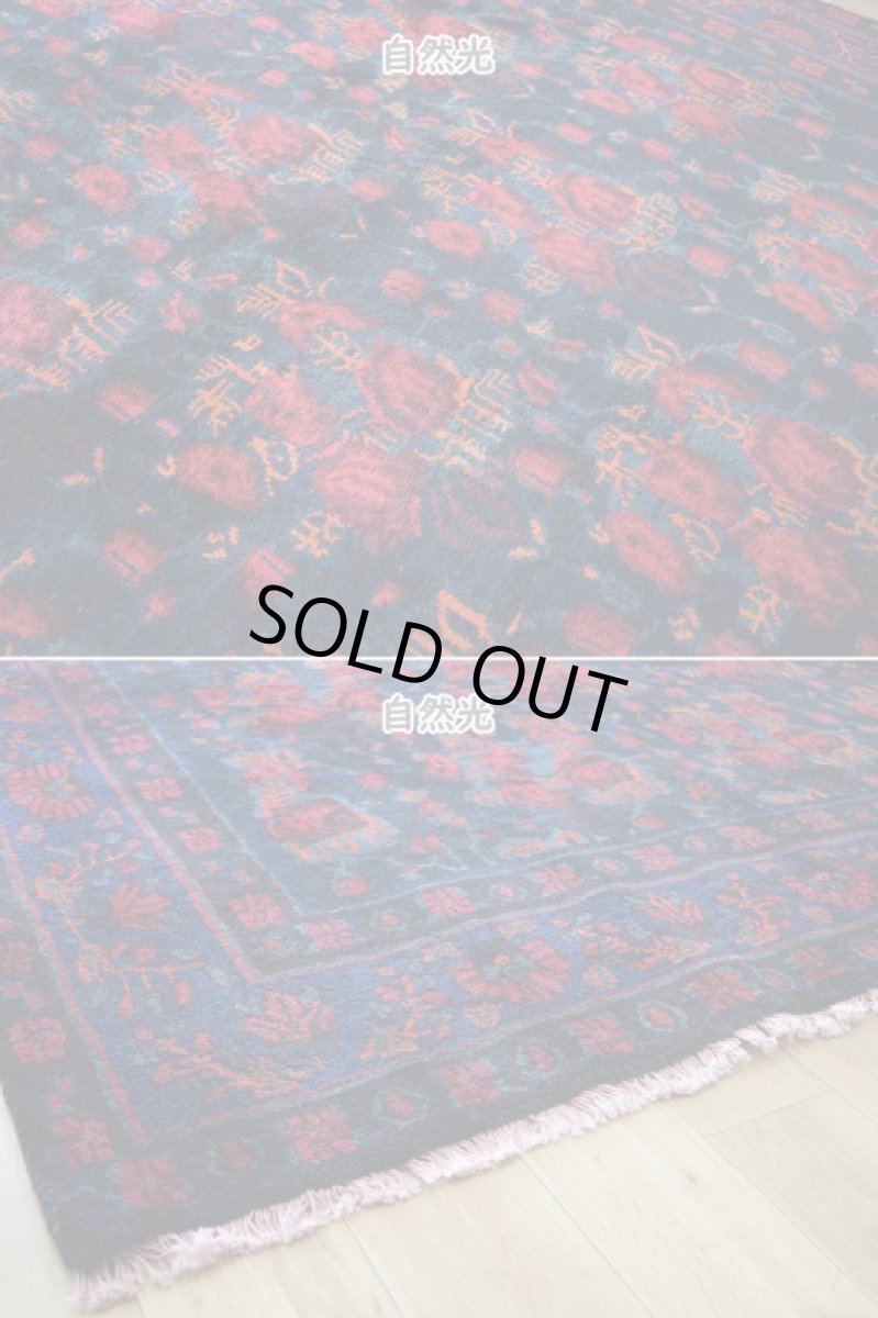 画像8: 良品 ペルシャ 部族絨毯 シールジャーン 縦3m 横2m 6㎡ 〜6帖 リビング ダイニング 3人掛けソファ コーナーソファ 大判 サイズ 294 x 203 cm No.AD374 肉厚 ウール 手織り トライバル ラグ 敷物 マット カーペット アフシャル絨毯  赤 黒 ブラック ネイビー オレンジ ゴルファランギ 花束 模様 花柄 ヴィンテージ ビンテージ b-ad374-294203h89700301 (8)