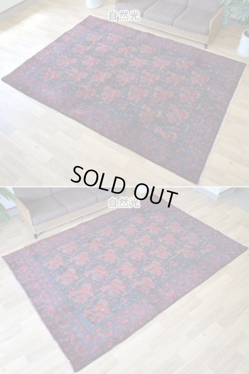 画像4: 良品 ペルシャ 部族絨毯 シールジャーン 縦3m 横2m 6㎡ 〜6帖 リビング ダイニング 3人掛けソファ コーナーソファ 大判 サイズ 294 x 203 cm No.AD374 肉厚 ウール 手織り トライバル ラグ 敷物 マット カーペット アフシャル絨毯  赤 黒 ブラック ネイビー オレンジ ゴルファランギ 花束 模様 花柄 ヴィンテージ ビンテージ b-ad374-294203h89700301 (4)