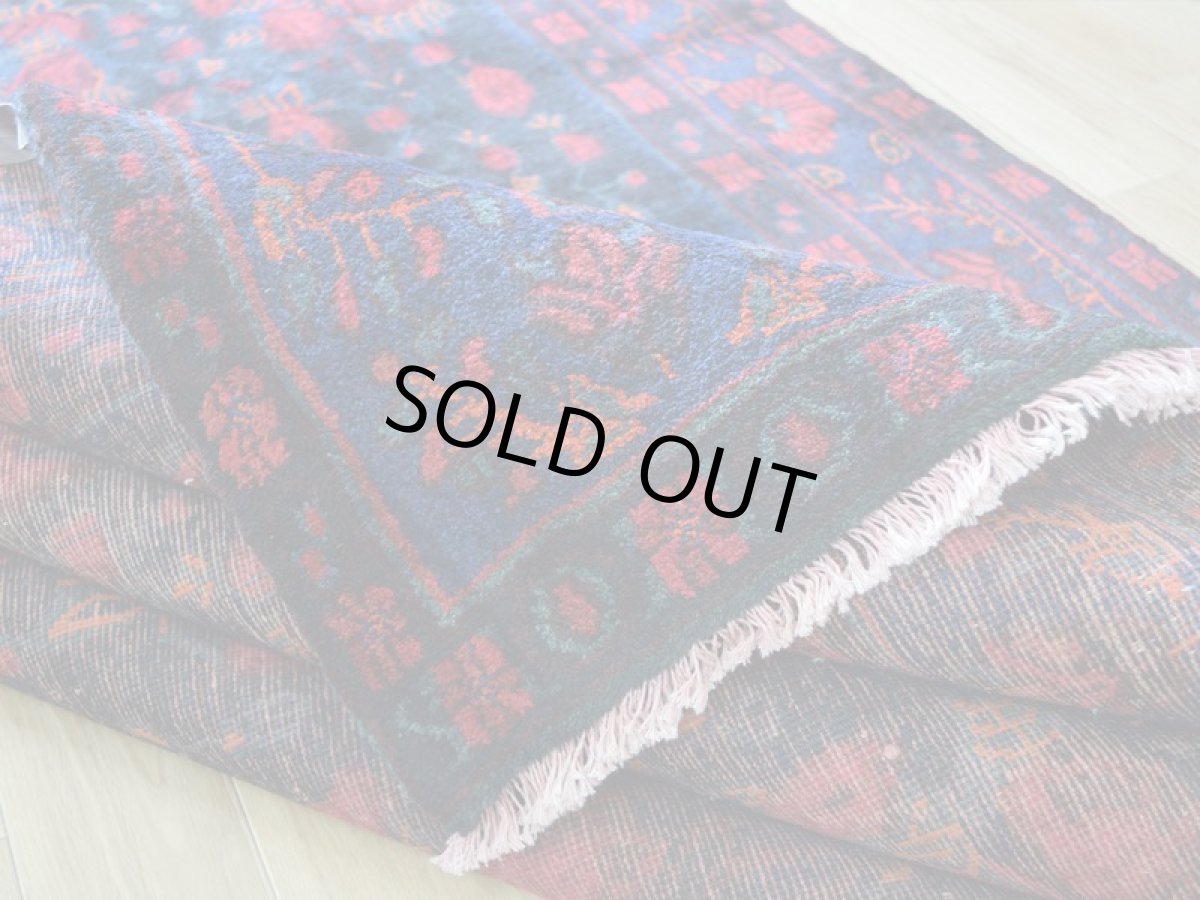 画像15: 良品 ペルシャ 部族絨毯 シールジャーン 縦3m 横2m 6㎡ 〜6帖 リビング ダイニング 3人掛けソファ コーナーソファ 大判 サイズ 294 x 203 cm No.AD374 肉厚 ウール 手織り トライバル ラグ 敷物 マット カーペット アフシャル絨毯  赤 黒 ブラック ネイビー オレンジ ゴルファランギ 花束 模様 花柄 ヴィンテージ ビンテージ b-ad374-294203h89700301 (15)