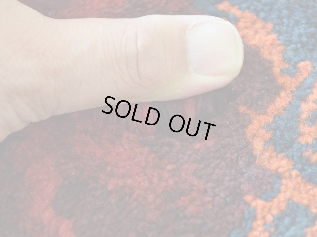 画像11: 良品 ペルシャ 部族絨毯 シールジャーン 縦3m 横2m 6㎡ 〜6帖 リビング ダイニング 3人掛けソファ コーナーソファ 大判 サイズ 294 x 203 cm No.AD374 肉厚 ウール 手織り トライバル ラグ 敷物 マット カーペット アフシャル絨毯  赤 黒 ブラック ネイビー オレンジ ゴルファランギ 花束 模様 花柄 ヴィンテージ ビンテージ b-ad374-294203h89700301 (11)