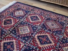 画像8: 新品 ペルシャ 部族絨毯 ヤラメ 縦1.5m 横1m 1.6㎡ 1-2人掛けソファ足元 サイズ 156 x 99 cm No.AB516 ウール 手織り ハンドメイド トライバル ラグ カーペット 民族柄 総柄 ネイビー n-ab516-156099h041551 (8)