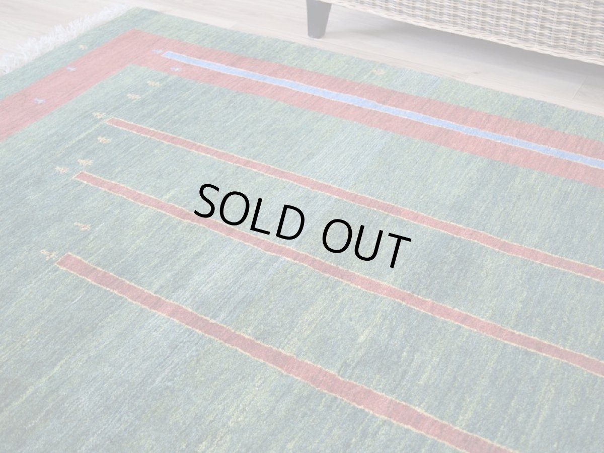 画像9: 新品 ペルシャ ギャッベ 縦3m 横2m 6㎡ 〜6帖程度 リビング ダイニング 3人掛けソファ コーナーソファサイズ 293 × 222 cm No.2486 肉厚 ウール 手織り リーズバフト ギャベ ハンドメイド ラグ 絨毯 カーペット グリーン 緑 シンプル n-2486-293222s03615112 (9)