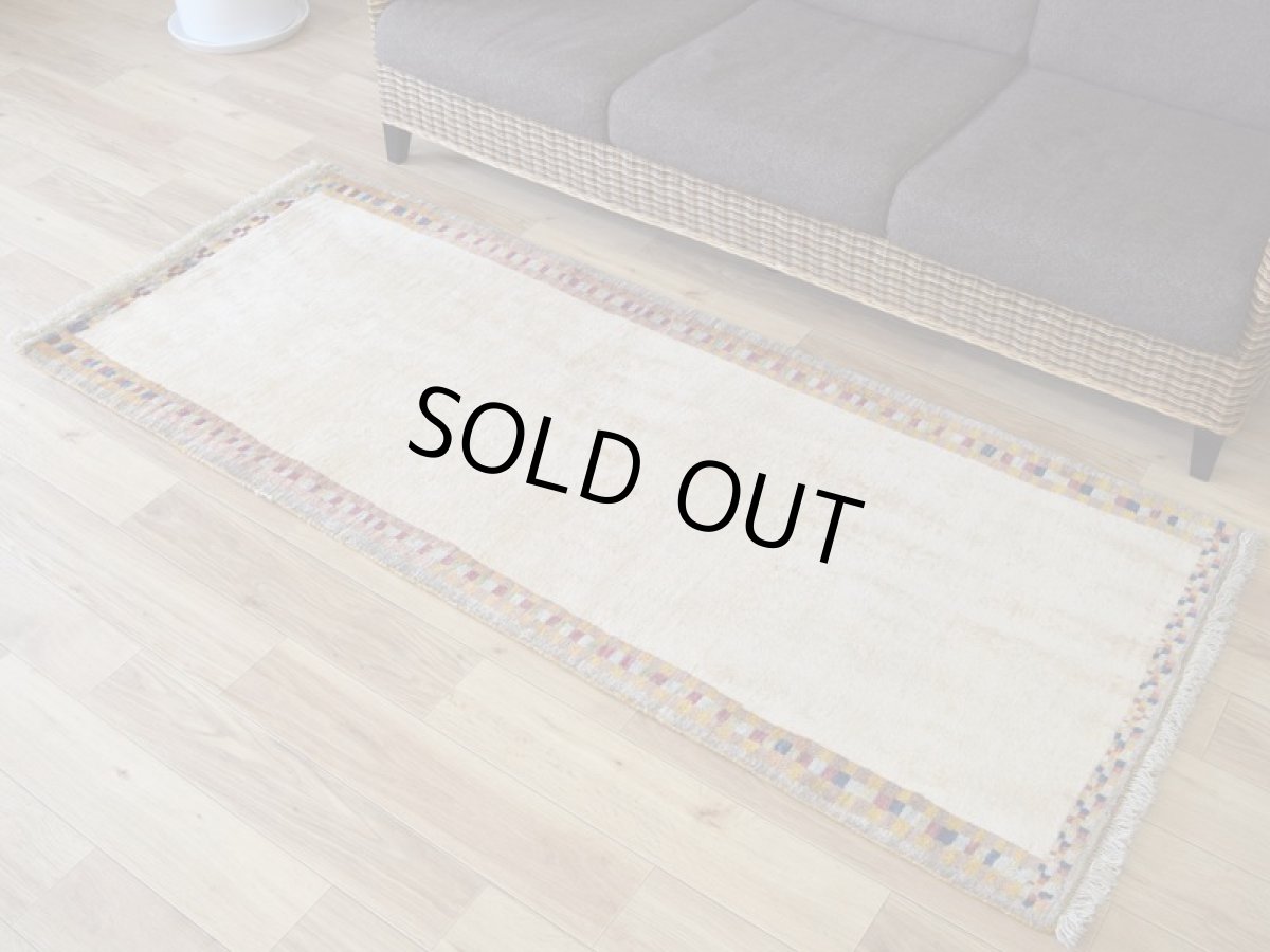 画像2: 新品 ペルシャ ギャッベ 縦2m 横1m ランナーサイズ 2-3人掛けソファ サイズ 190 × 77 cm No.2324 肉厚 天然 ウール ギャベ 手織り リーズバフト ハンドメイド ラグ 絨毯 カーペット  イエロー 黄色 クリーム ベージュ プレーン シンプル n-2324-190077s053583 (2)