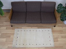 画像1: 新品 ペルシャ ギャッベ 縦1.4m 横7.5m アクセントラグ 2人掛けソファ サイズ 138 × 75 cm No.2393 肉厚 天然 ウール ギャベ 手織り リーズバフト ハンドメイド ラグ 絨毯 カーペット 生命の樹 動物 生成り 白系 n-2393-138075s031071 (1)