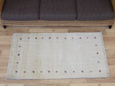 画像2: 新品 ペルシャ ギャッベ 縦1.4m 横7.5m アクセントラグ 2人掛けソファ サイズ 138 × 75 cm No.2393 肉厚 天然 ウール ギャベ 手織り リーズバフト ハンドメイド ラグ 絨毯 カーペット 生命の樹 動物 生成り 白系 n-2393-138075s031071 (2)