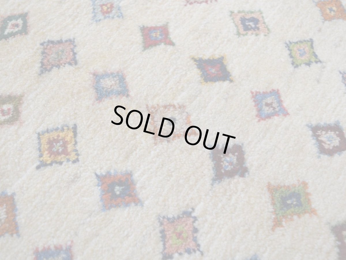 画像19: 新品 ペルシャ ギャッベ 縦1.8m 横1.3m 2.3㎡ 〜2帖 2-3人掛けソファ サイズ 183 × 124 cm No.AD232 肉厚 天然 草木染 ウール ギャベ 手織り  リーズバフト ハンドメイド ラグ 絨毯 カーペット リビングルームソファ足元やベッドサイドに 生成り クリーム トランジ 動物柄 n-ad232-183124s663674 (19)