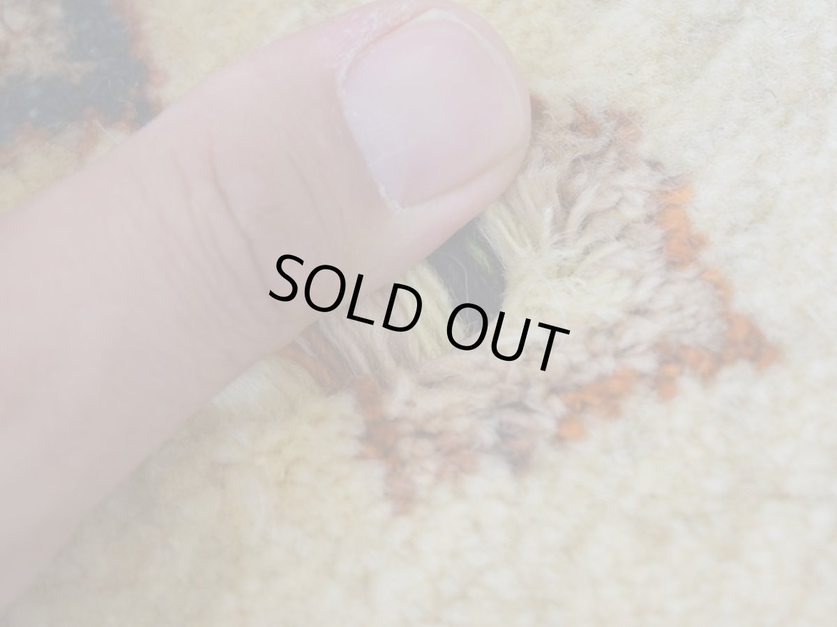 画像20: 新品 ペルシャ ギャッベ 縦1.8m 横1.3m 2.3㎡ 〜2帖 2-3人掛けソファ サイズ 183 × 124 cm No.AD232 肉厚 天然 草木染 ウール ギャベ 手織り  リーズバフト ハンドメイド ラグ 絨毯 カーペット リビングルームソファ足元やベッドサイドに 生成り クリーム トランジ 動物柄 n-ad232-183124s663674 (20)
