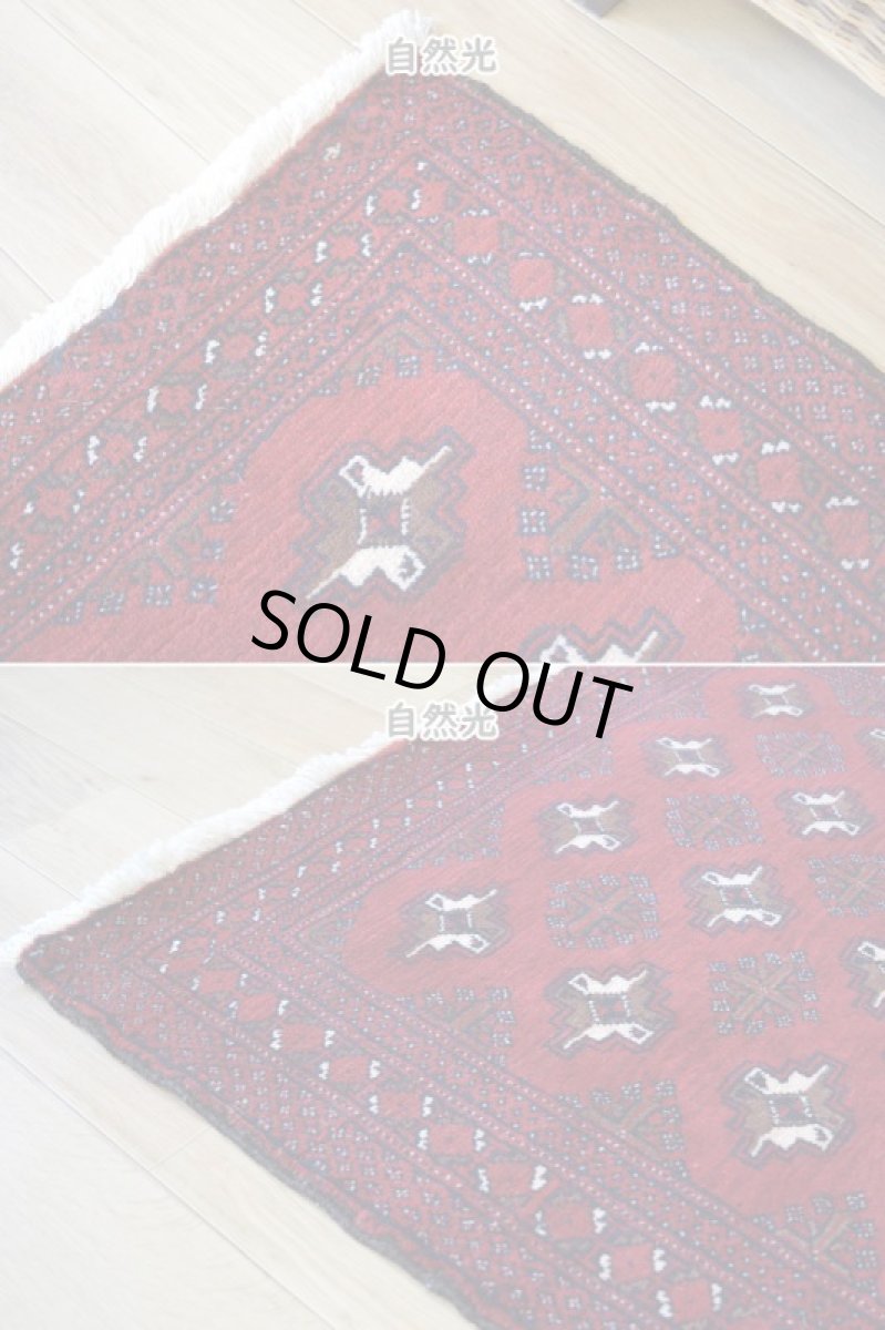 画像7: 良品 ペルシャ 部族絨毯 バルーチ 縦2m 横1m 2.2㎡ 〜2帖程度 リビング ダイニング 2〜3人掛けソファ センターテーブル サイズ 190 x 115 cm No.R219 天然 肉厚 ウール 手織り トライバル ラグ 敷物 マット カーペット 幾何学模様 ヴィンテージ ビンテージ  赤系 ワインレッド エンジ b-r219-190115h001031 (7)