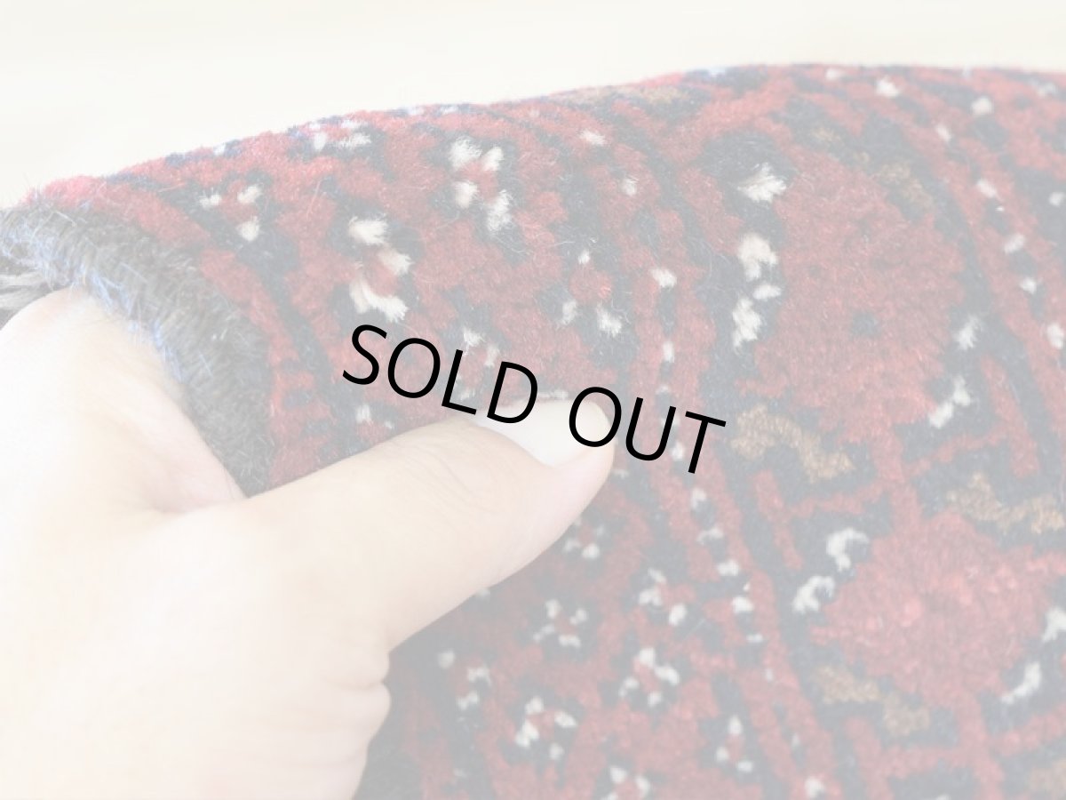 画像14: 良品 ペルシャ 部族絨毯 バルーチ 縦2m 横1m 2.2㎡ 〜2帖程度 リビング ダイニング 2〜3人掛けソファ センターテーブル サイズ 190 x 115 cm No.R219 天然 肉厚 ウール 手織り トライバル ラグ 敷物 マット カーペット 幾何学模様 ヴィンテージ ビンテージ  赤系 ワインレッド エンジ b-r219-190115h001031 (14)