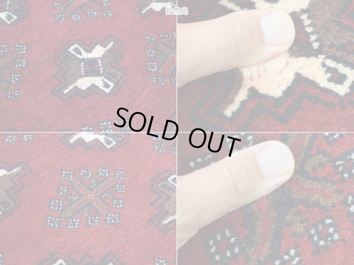 画像17: 良品 ペルシャ 部族絨毯 バルーチ 縦2m 横1m 2.2㎡ 〜2帖程度 リビング ダイニング 2〜3人掛けソファ センターテーブル サイズ 190 x 115 cm No.R219 天然 肉厚 ウール 手織り トライバル ラグ 敷物 マット カーペット 幾何学模様 ヴィンテージ ビンテージ  赤系 ワインレッド エンジ b-r219-190115h001031 (17)