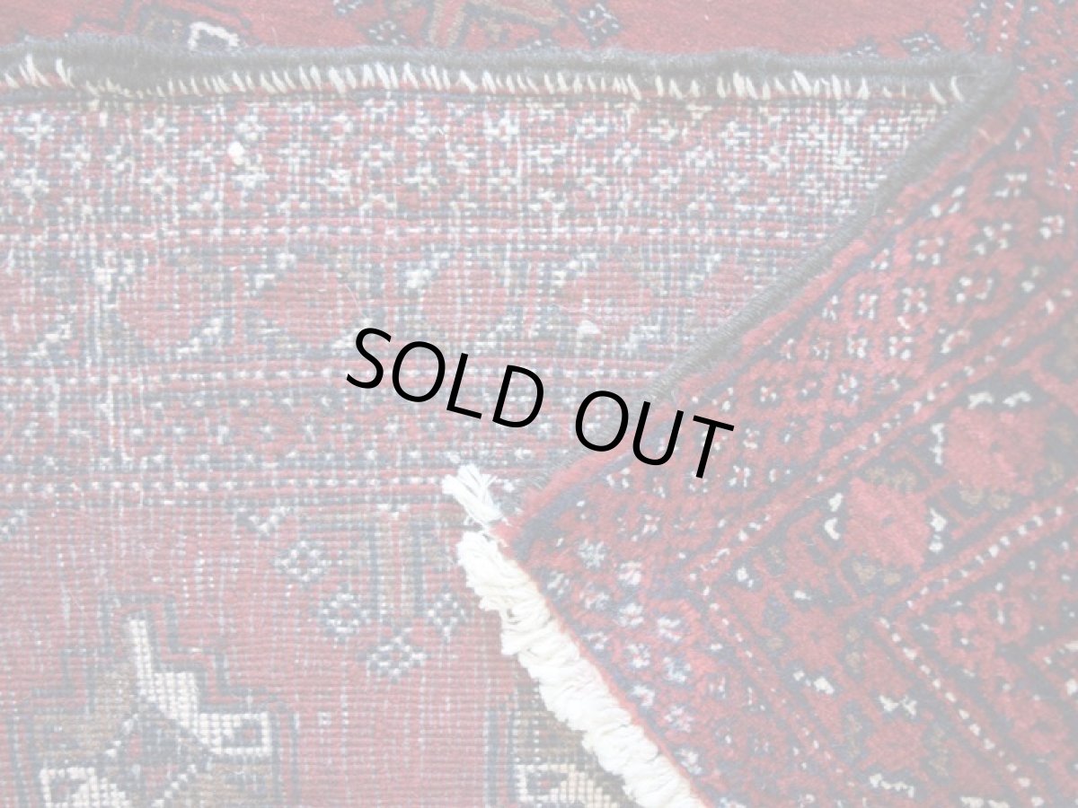 画像16: 良品 ペルシャ 部族絨毯 バルーチ 縦2m 横1m 2.2㎡ 〜2帖程度 リビング ダイニング 2〜3人掛けソファ センターテーブル サイズ 190 x 115 cm No.R219 天然 肉厚 ウール 手織り トライバル ラグ 敷物 マット カーペット 幾何学模様 ヴィンテージ ビンテージ  赤系 ワインレッド エンジ b-r219-190115h001031 (16)