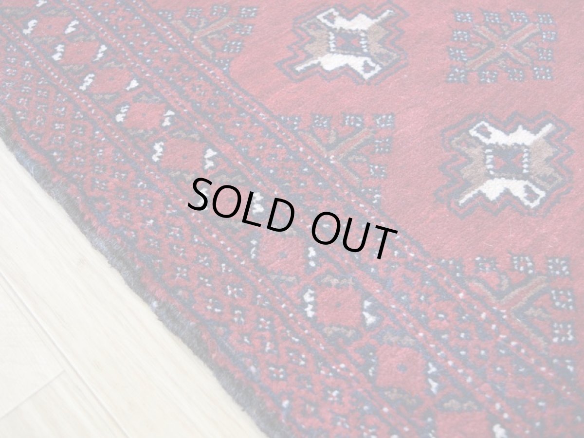 画像10: 良品 ペルシャ 部族絨毯 バルーチ 縦2m 横1m 2.2㎡ 〜2帖程度 リビング ダイニング 2〜3人掛けソファ センターテーブル サイズ 190 x 115 cm No.R219 天然 肉厚 ウール 手織り トライバル ラグ 敷物 マット カーペット 幾何学模様 ヴィンテージ ビンテージ  赤系 ワインレッド エンジ b-r219-190115h001031 (10)