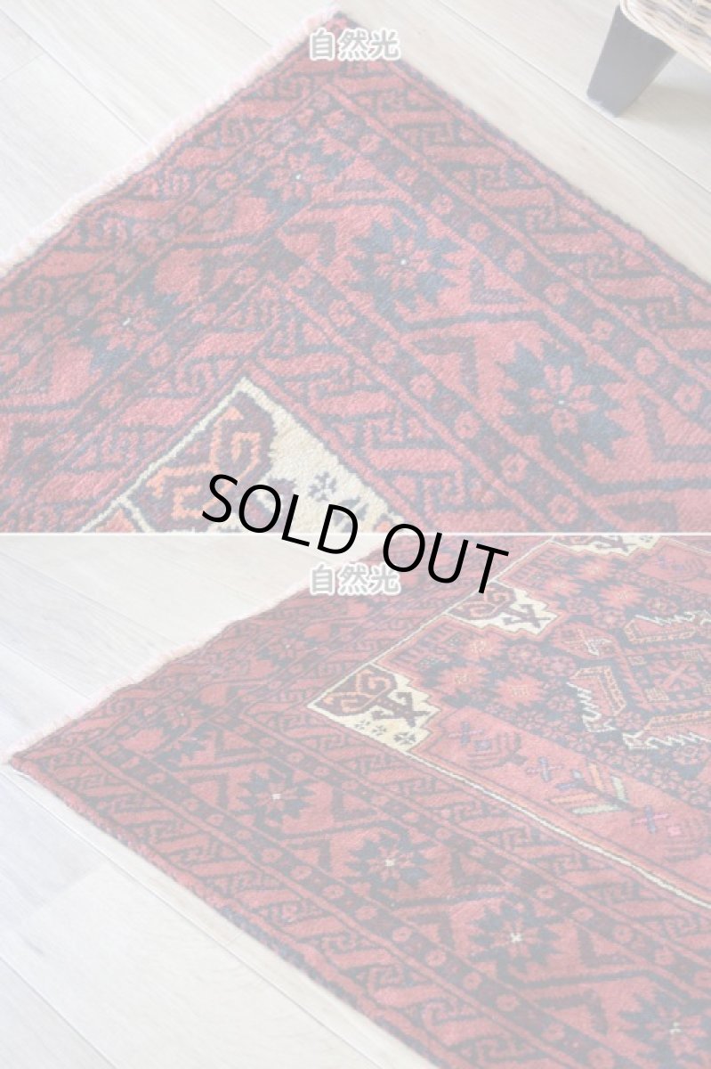 画像7: 良品 ペルシャ 部族絨毯 バルーチ 縦2m 横1m 2.2㎡ 〜2帖程度 リビング ダイニング 2〜3人掛けソファ センターテーブル サイズ 210 x 110 cm No.AD331 天然 肉厚 ウール 手織り トライバル ラグ 敷物 マット カーペット 幾何学模様 ヴィンテージ ビンテージ  赤 ブラウン 赤茶系  b-ad331-210110h091742 (7)