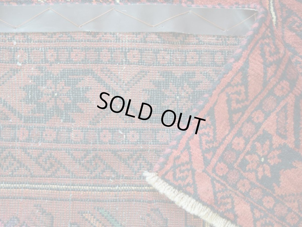 画像14: 良品 ペルシャ 部族絨毯 バルーチ 縦2m 横1m 2.2㎡ 〜2帖程度 リビング ダイニング 2〜3人掛けソファ センターテーブル サイズ 210 x 110 cm No.AD331 天然 肉厚 ウール 手織り トライバル ラグ 敷物 マット カーペット 幾何学模様 ヴィンテージ ビンテージ  赤 ブラウン 赤茶系  b-ad331-210110h091742 (14)