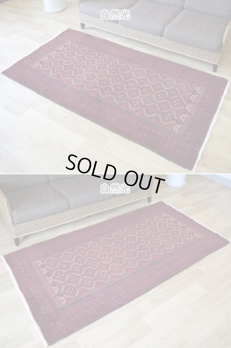 画像4: 良品 ペルシャ 部族絨毯 バルーチ 縦2m 横1m 2㎡ 〜2帖程度 リビング ダイニング 2〜3人掛けソファ センターテーブル サイズ 200 x 105 cm No.R224 天然 肉厚 ウール 手織り トライバル ラグ 敷物 マット カーペット 幾何学模様 ヴィンテージ ビンテージ  赤 レッド 黒 ブラック 濃紺 ダークネイビー b-r224-200105h001031 (4)