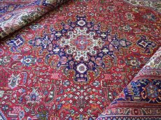 画像1: 良品 ペルシャ 絨毯 タブリーズ 縦3.5m 横2.5m 9㎡ 〜10帖 リビング ダイニング 客室 大判 サイズ 350 x 245 cm No.A149 天然 ウール 手織り ハンドメイド ラグ マット カーペット レッド 赤 メダリオン コーナー 大きなお部屋に 中古品に抵抗のある方にもおすすめです。 b-a149-350245h055517 (1)