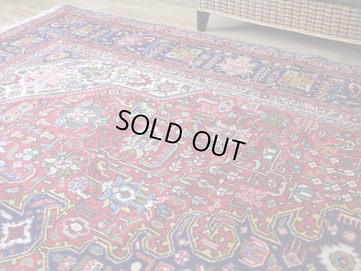 画像9: 良品 ペルシャ 絨毯 タブリーズ 縦3.5m 横2.5m 9㎡ 〜10帖 リビング ダイニング 客室 大判 サイズ 350 x 245 cm No.A149 天然 ウール 手織り ハンドメイド ラグ マット カーペット レッド 赤 メダリオン コーナー 大きなお部屋に 中古品に抵抗のある方にもおすすめです。 b-a149-350245h055517 (9)