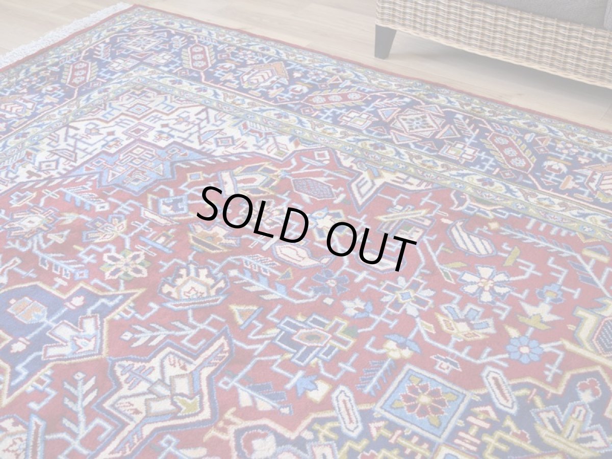 画像9: 良品 ペルシャ 絨毯 ナジャファバド 縦3.5m 横2.5m 約9㎡ 〜6-8帖 リビング ダイニング 客室 大判 サイズ 349 x 235 cm No.A10 天然 ウール 手織り ハンドメイド ラグ マット カーペット レッド 赤 メダリオン コーナー 大きなお部屋に 中古品に抵抗のある方にもおすすめです。 b-a10-349235h085457 (9)