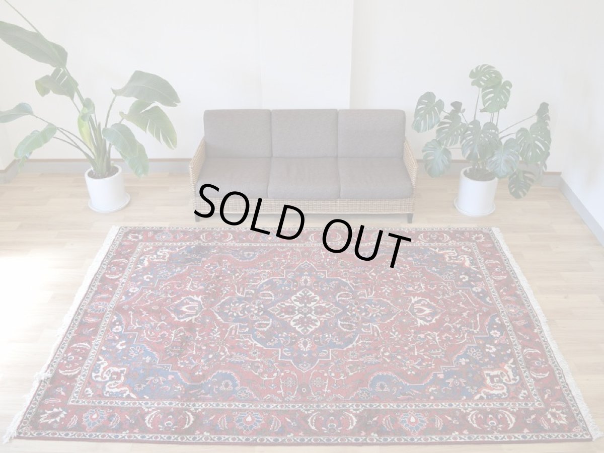 画像2: 良品 ペルシャ 絨毯 バクティヤリ 縦3m 横2m 6㎡ 〜6帖 リビング ダイニング 3人掛けソファ コーナーソファ 大判 サイズ No.AB353 - 300 x 205 cm ウール 手織り トライバル ラグ 敷物 マット カーペット メダリオン 赤 ネイビー ヴィンテージ ビンテージ バクティアリ バフティヤリ b-ab353-300205h064095 (2)