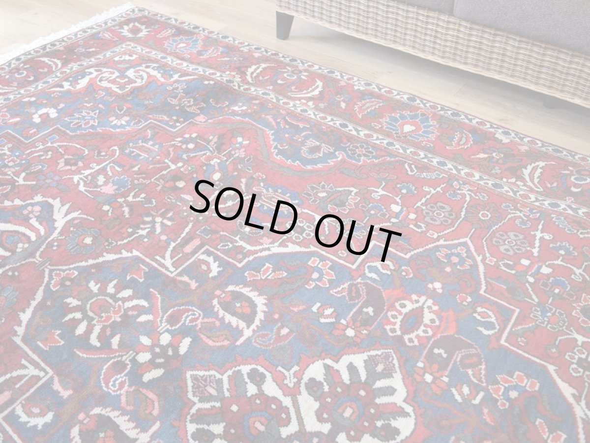 画像9: 良品 ペルシャ 絨毯 バクティヤリ 縦3m 横2m 6㎡ 〜6帖 リビング ダイニング 3人掛けソファ コーナーソファ 大判 サイズ No.AB353 - 300 x 205 cm ウール 手織り トライバル ラグ 敷物 マット カーペット メダリオン 赤 ネイビー ヴィンテージ ビンテージ バクティアリ バフティヤリ b-ab353-300205h064095 (9)