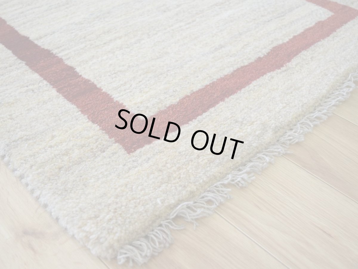 画像4: 新品 ペルシャ ギャッベ No.C124 - 119 × 82 cm 縦1.2m アクセントラグ 1-2人掛けソファ 玄関マット サイズ 肉厚 天然 ウール ギャベ 手織り ロルバフト ハンドメイド ラグ 絨毯 カーペット 生命の樹 柄 赤 生成り クリーム 原毛系 n-c124-11982s021 (4)