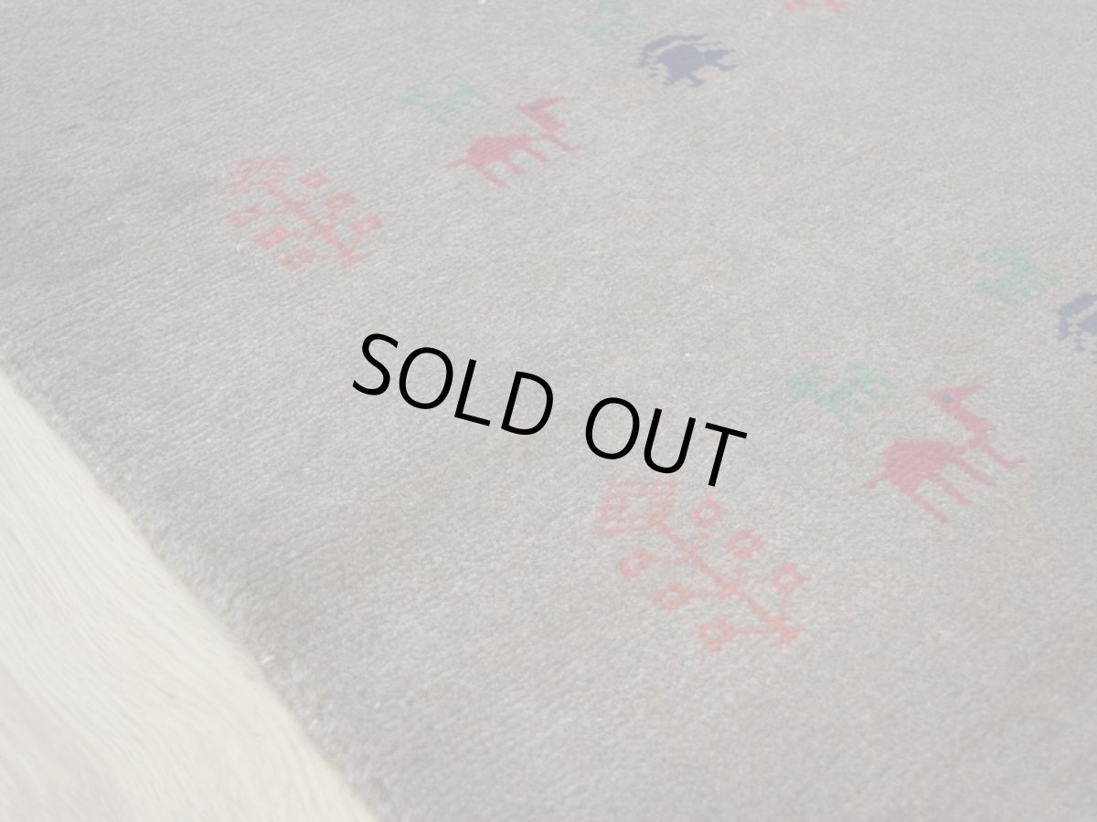 画像10: 新品 ペルシャ ギャッベ 縦2m 横1.5m 2.5㎡ リビング ダイニング 2-3人掛けソファ サイズ 188 × 138 cm No.R429 肉厚 天然 ウール ギャベ 手織り ハンドメイド ラグ 絨毯 カーペット リビングダイニングルームやベッドサイドに ブラウン 茶 動物 植物柄 n-r429-188138h031071 (10)