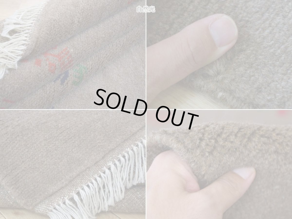画像18: 新品 ペルシャ ギャッベ 縦2m 横1.5m 2.5㎡ リビング ダイニング 2-3人掛けソファ サイズ 188 × 138 cm No.R429 肉厚 天然 ウール ギャベ 手織り ハンドメイド ラグ 絨毯 カーペット リビングダイニングルームやベッドサイドに ブラウン 茶 動物 植物柄 n-r429-188138h031071 (18)