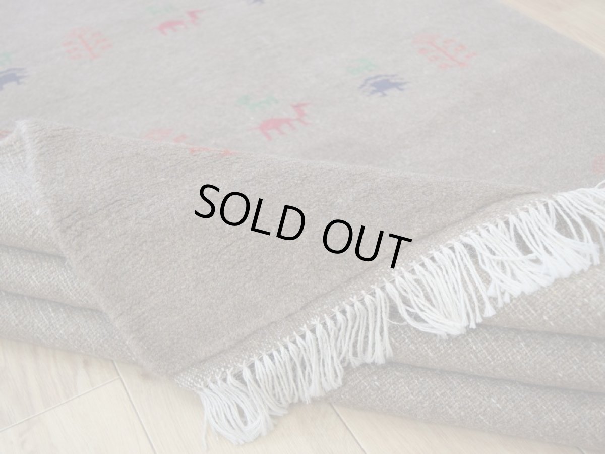 画像14: 新品 ペルシャ ギャッベ 縦2m 横1.5m 2.5㎡ リビング ダイニング 2-3人掛けソファ サイズ 188 × 138 cm No.R429 肉厚 天然 ウール ギャベ 手織り ハンドメイド ラグ 絨毯 カーペット リビングダイニングルームやベッドサイドに ブラウン 茶 動物 植物柄 n-r429-188138h031071 (14)