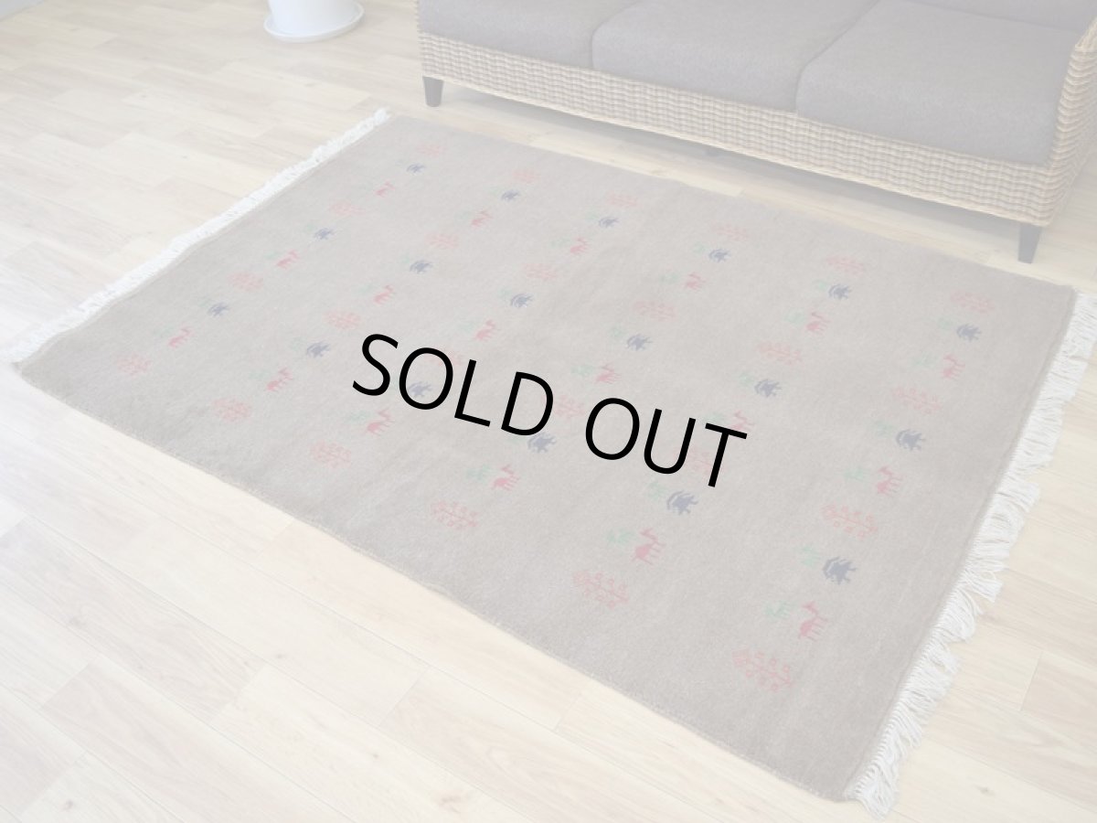 画像2: 新品 ペルシャ ギャッベ 縦2m 横1.5m 2.5㎡ リビング ダイニング 2-3人掛けソファ サイズ 188 × 138 cm No.R429 肉厚 天然 ウール ギャベ 手織り ハンドメイド ラグ 絨毯 カーペット リビングダイニングルームやベッドサイドに ブラウン 茶 動物 植物柄 n-r429-188138h031071 (2)