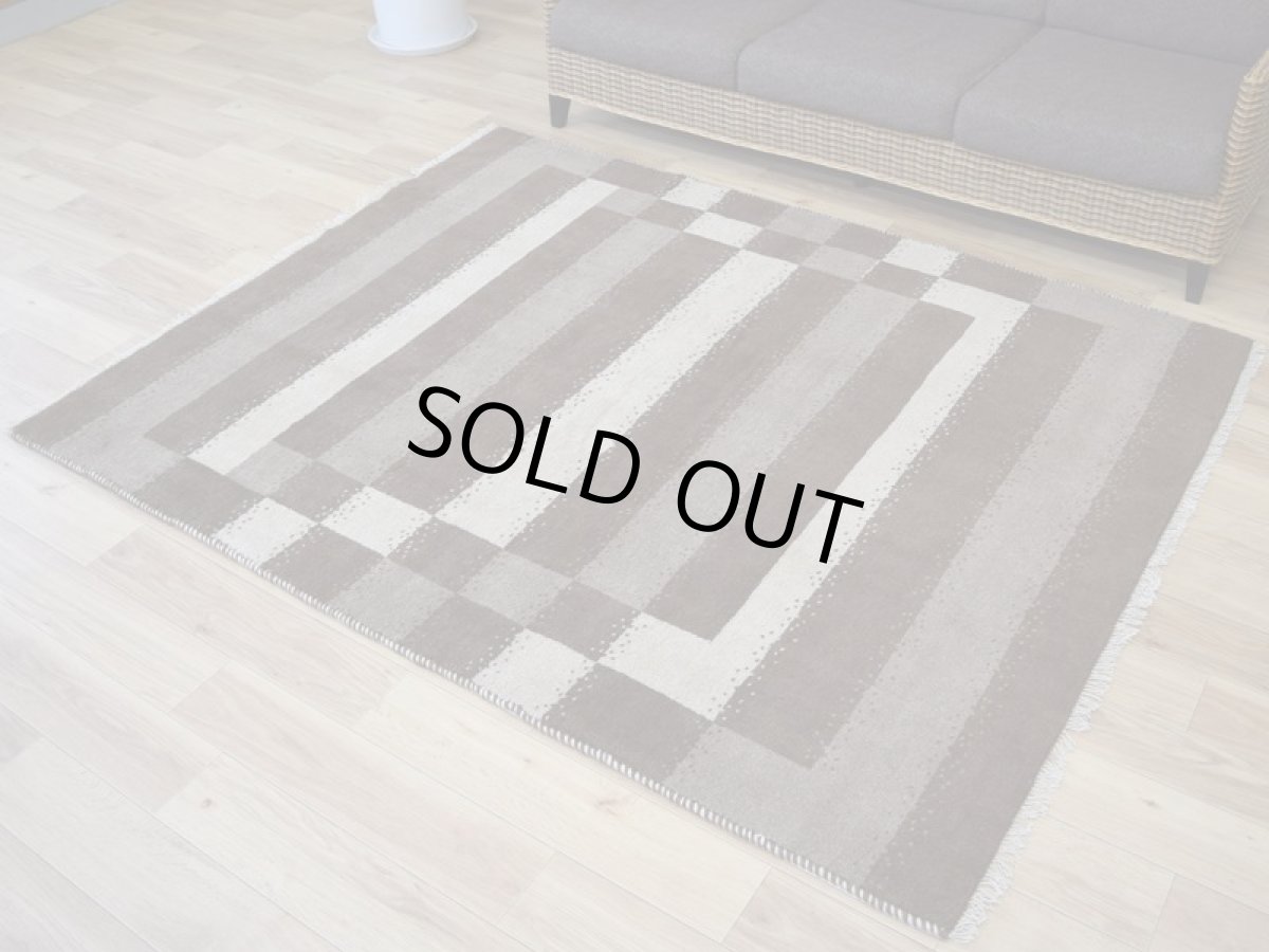 画像2: 新品 ペルシャ ギャッベ 縦2m 横1.5m 3㎡ 〜3帖 リビング ダイニング 2-3人掛けソファサイズ 200 × 159 cm No.1468 天然 肉厚 ウール ギャベ 手織り ハンドメイド ラグ 絨毯 カーペット ベージュ クリーム ブラウン  原毛系 ボーダー リビングダイニングルームやベッドサイドに n-1468-200159h071032 (2)