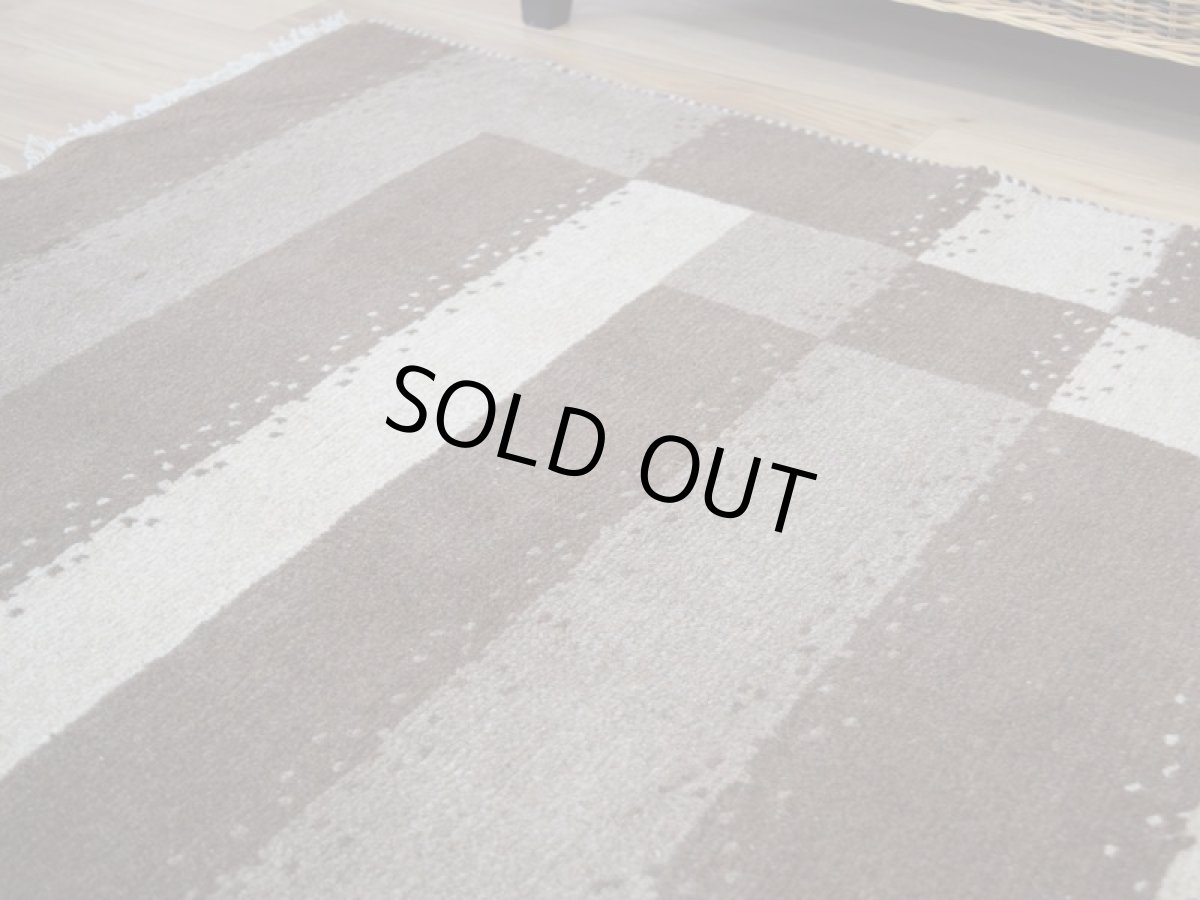 画像8: 新品 ペルシャ ギャッベ 縦2m 横1.5m 3㎡ 〜3帖 リビング ダイニング 2-3人掛けソファサイズ 200 × 159 cm No.1468 天然 肉厚 ウール ギャベ 手織り ハンドメイド ラグ 絨毯 カーペット ベージュ クリーム ブラウン  原毛系 ボーダー リビングダイニングルームやベッドサイドに n-1468-200159h071032 (8)