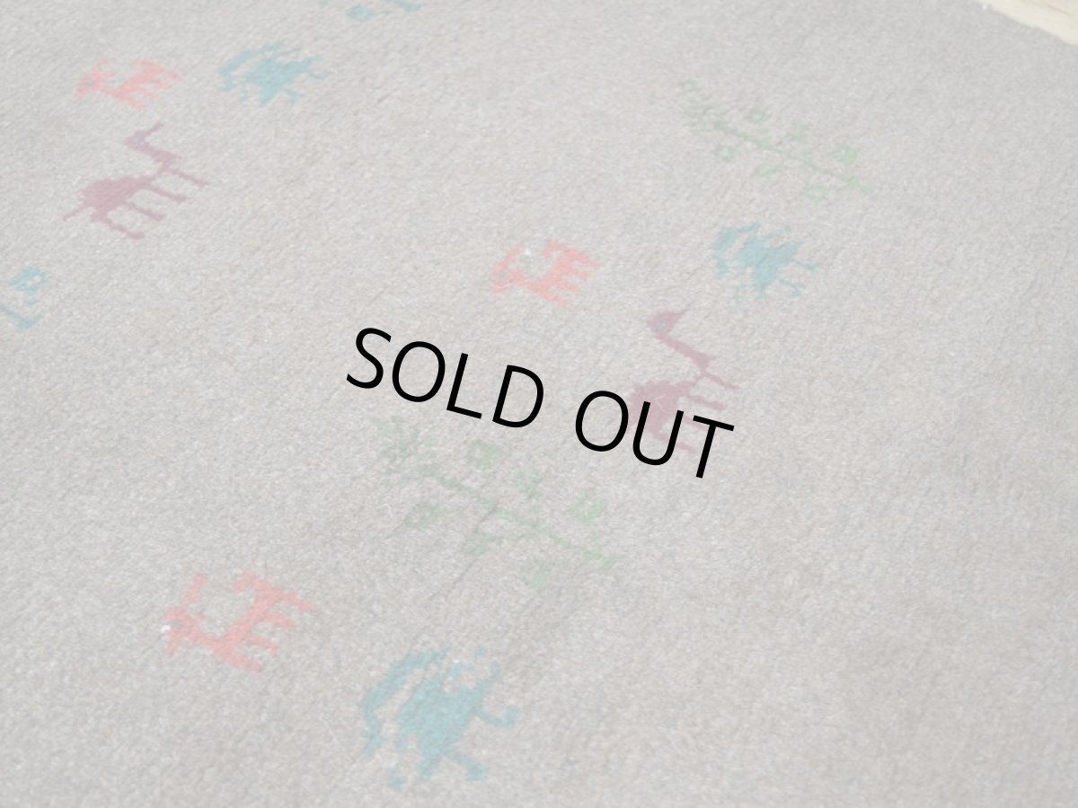 画像11: 新品 ペルシャ ギャッベ 縦2m 横1.5m 2.5㎡ リビング ダイニング 2-3人掛けソファ サイズ 192 × 137 cm No.R403 肉厚 天然 ウール ギャベ 手織り ハンドメイド ラグ 絨毯 カーペット リビングダイニングルームやベッドサイドに ブラウン 茶 動物 植物柄 n-r403-192137h031071 (11)