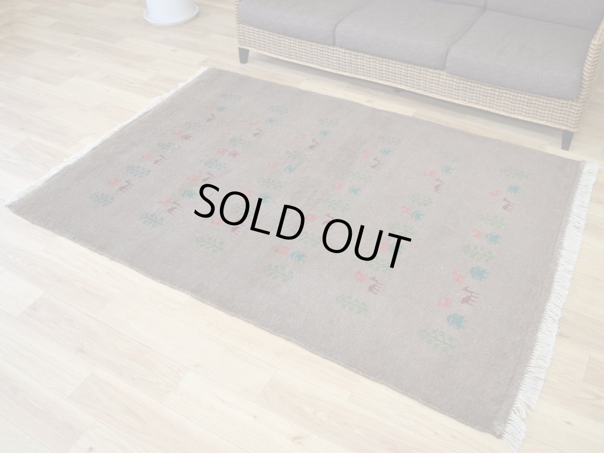 画像2: 新品 ペルシャ ギャッベ 縦2m 横1.5m 2.5㎡ リビング ダイニング 2-3人掛けソファ サイズ 192 × 137 cm No.R403 肉厚 天然 ウール ギャベ 手織り ハンドメイド ラグ 絨毯 カーペット リビングダイニングルームやベッドサイドに ブラウン 茶 動物 植物柄 n-r403-192137h031071 (2)