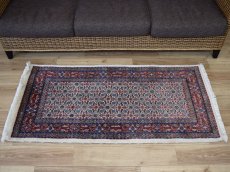 画像1: 新品 ペルシャ 絨毯 ムード 138 x 68 cm No.2135 縦1.4m 横1m 2人掛け ソファ アクセントラグ サイズ ウール 手織り ラグ ハンドメイド カーペット 敷物 クラシック スタイル マヒ模様 ヘシティ柄 クリーム 生成り 白 アイボリーn-2135-138068a051591 (1)