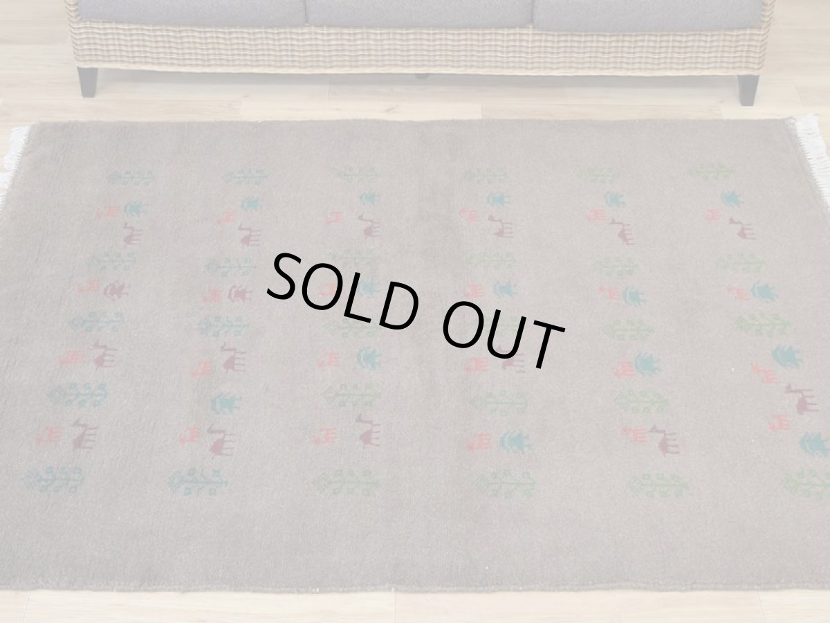 画像3: 新品 ペルシャ ギャッベ 縦2m 横1.5m 2.5㎡ リビング ダイニング 2-3人掛けソファ サイズ 192 × 137 cm No.R403 肉厚 天然 ウール ギャベ 手織り ハンドメイド ラグ 絨毯 カーペット リビングダイニングルームやベッドサイドに ブラウン 茶 動物 植物柄 n-r403-192137h031071 (3)