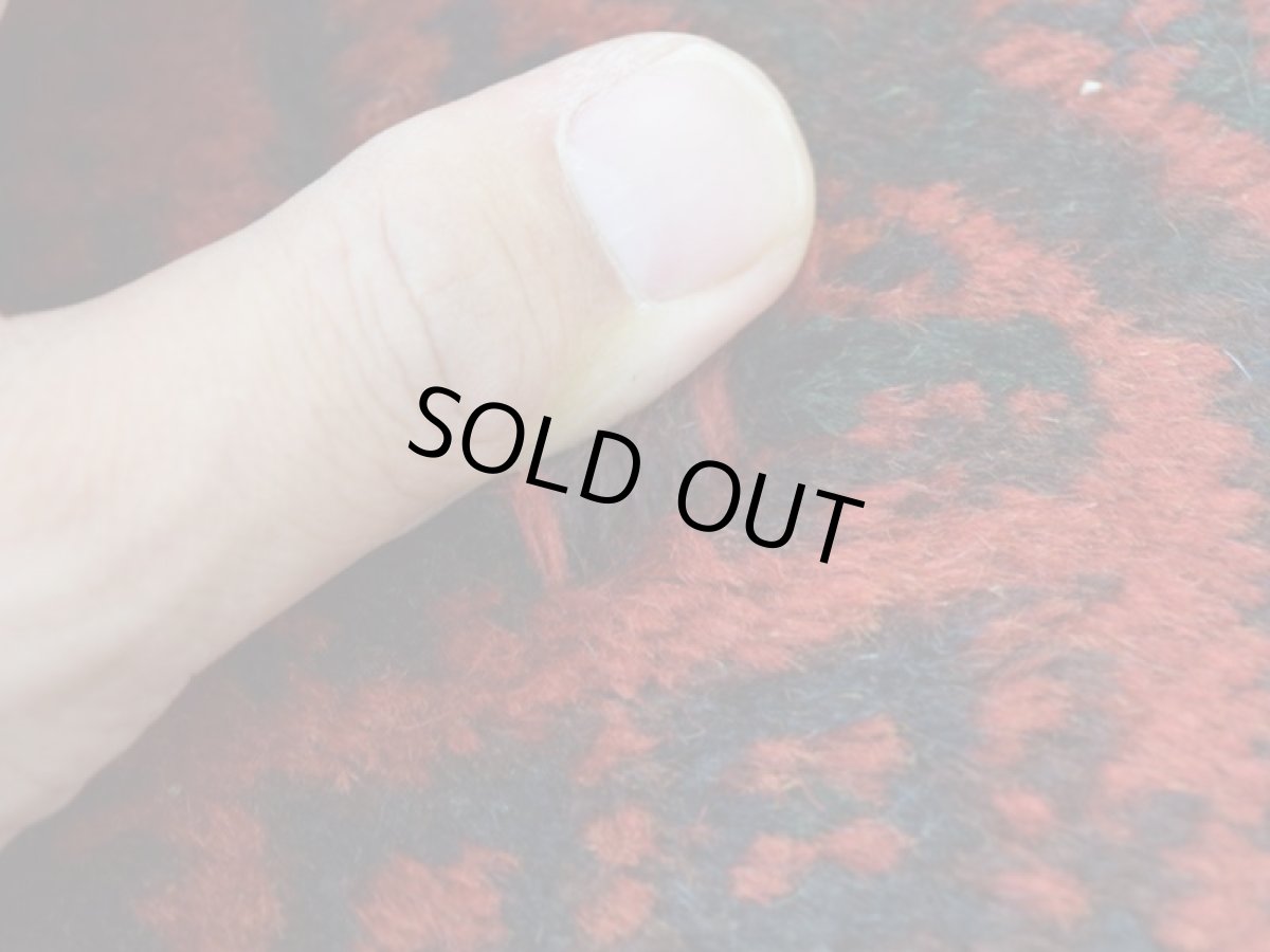 画像6: 新品同様 デッドストック 未使用美品 ペルシャ 部族絨毯 シラーズ 産  325 x 230 cm No.AD397 縦3m 横2m 7.2㎡ ~7.5帖 リビング ダイニング 3人掛けソファ コーナーソファ サイズ ウール 手織り ハンドメイド トライバル ラグ カーペット 赤 レッド 黒 ブラック 濃紺 ダークネイビー 民族柄 nab-ad397-325230h067689 (6)