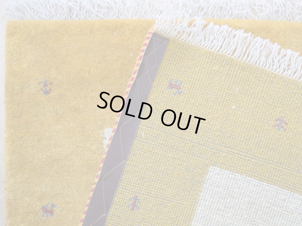 画像15: 新品 ペルシャ ギャッベ 162 × 104 cm No.1959 縦1.7m 横1m 〜1帖 2人掛けソファ サイズ 肉厚 天然 草木染 ウール ギャベ 手織り ハンドメイド ラグ 絨毯 カーペット ロリバフト リビングルームソファ足元やベッドサイドに 生成り クリーム 黄色 イエロー  n-1959-162104s251002 (15)