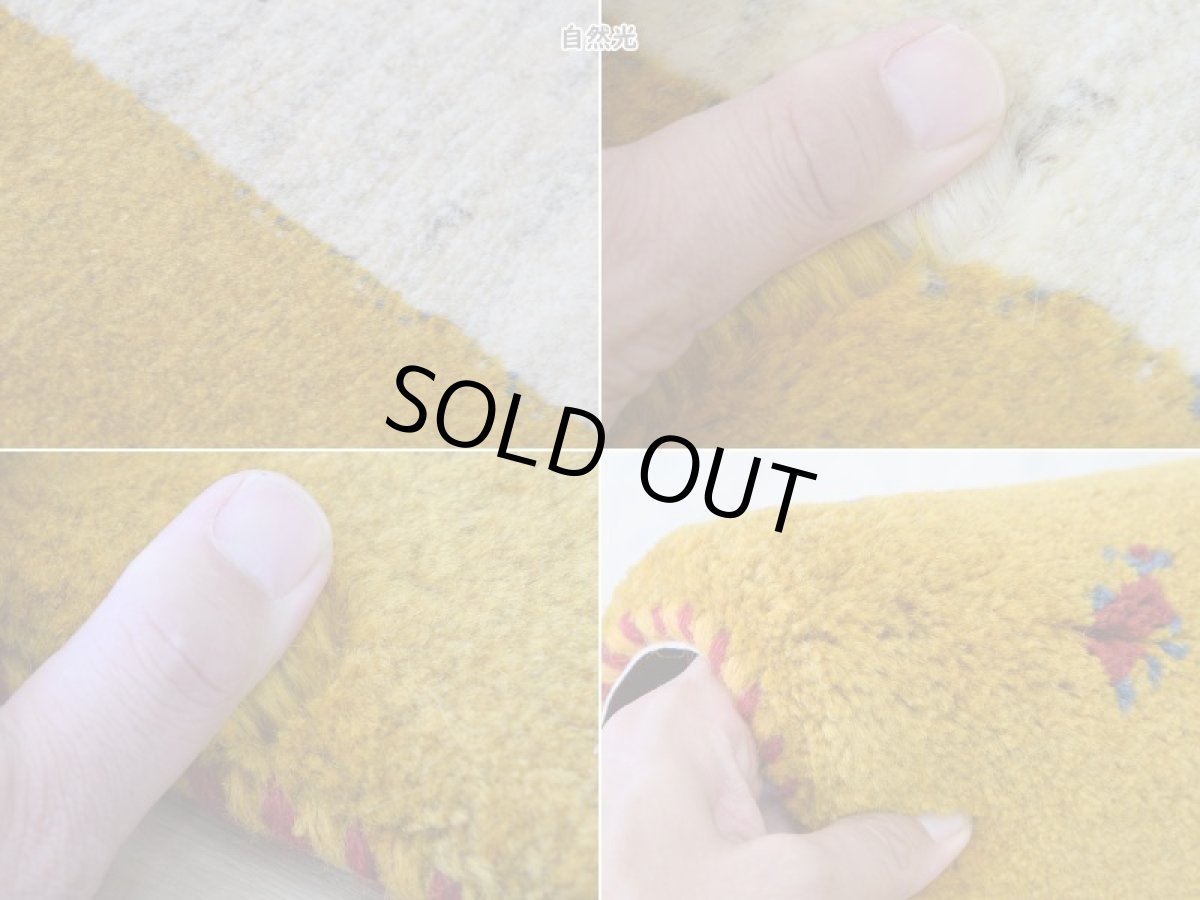 画像18: 新品 ペルシャ ギャッベ 162 × 104 cm No.1959 縦1.7m 横1m 〜1帖 2人掛けソファ サイズ 肉厚 天然 草木染 ウール ギャベ 手織り ハンドメイド ラグ 絨毯 カーペット ロリバフト リビングルームソファ足元やベッドサイドに 生成り クリーム 黄色 イエロー  n-1959-162104s251002 (18)