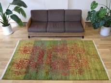 画像1: 新品 ペルシャ ギャッベ 245 × 125 cm No.A626 縦2.5m 横1.3m 3㎡ 〜3帖程度 リビング ダイニング 2-3人掛けソファサイズ 肉厚 ウール ギャベ 手織り リーズバフト ハンドメイド ラグ 絨毯 カーペット 緑 グリーン 赤  ヴィンテージ風デザイン リビングダイニングルームやベッドサイドに  n-a626-245125h807029 (1)