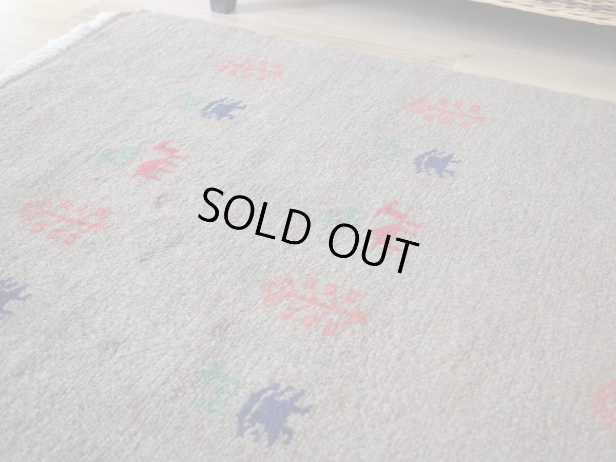 画像9: 新品 ペルシャ ギャッベ 縦2m 横1.5m 2.5㎡ リビング ダイニング 2-3人掛けソファ サイズ 195 × 137 cm No.R402 肉厚 天然 ウール ギャベ 手織り ハンドメイド ラグ 絨毯 カーペット リビングダイニングルームやベッドサイドに ブラウン 茶 動物 植物柄 n-r402-195137h031071 (9)