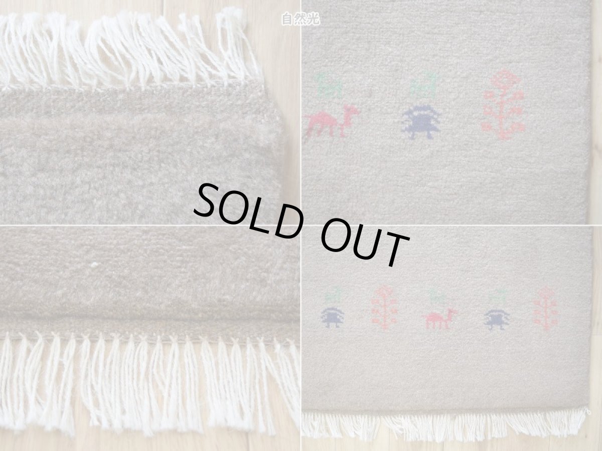 画像19: 新品 ペルシャ ギャッベ 縦2m 横1.5m 2.5㎡ リビング ダイニング 2-3人掛けソファ サイズ 195 × 137 cm No.R402 肉厚 天然 ウール ギャベ 手織り ハンドメイド ラグ 絨毯 カーペット リビングダイニングルームやベッドサイドに ブラウン 茶 動物 植物柄 n-r402-195137h031071 (19)