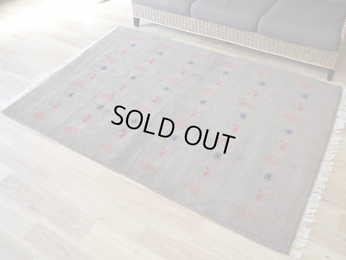 画像2: 新品 ペルシャ ギャッベ 縦2m 横1.5m 2.5㎡ リビング ダイニング 2-3人掛けソファ サイズ 195 × 137 cm No.R402 肉厚 天然 ウール ギャベ 手織り ハンドメイド ラグ 絨毯 カーペット リビングダイニングルームやベッドサイドに ブラウン 茶 動物 植物柄 n-r402-195137h031071 (2)