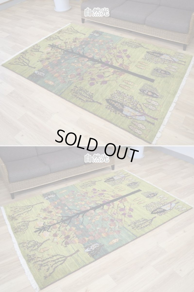 画像4: 新品 ペルシャ ギャッベ 204 × 140 cm No.A620 縦2m 横1.5m 3㎡ 〜3帖程度 リビング ダイニング 2-3人掛けソファサイズ 肉厚 ウール ギャベ 手織り リーズバフト ハンドメイド ラグ 絨毯 カーペット ザクロの木 生命の樹 糸杉 緑 グリーン リビングダイニングルームやベッドサイドに  n-a620-204140h226808 (4)