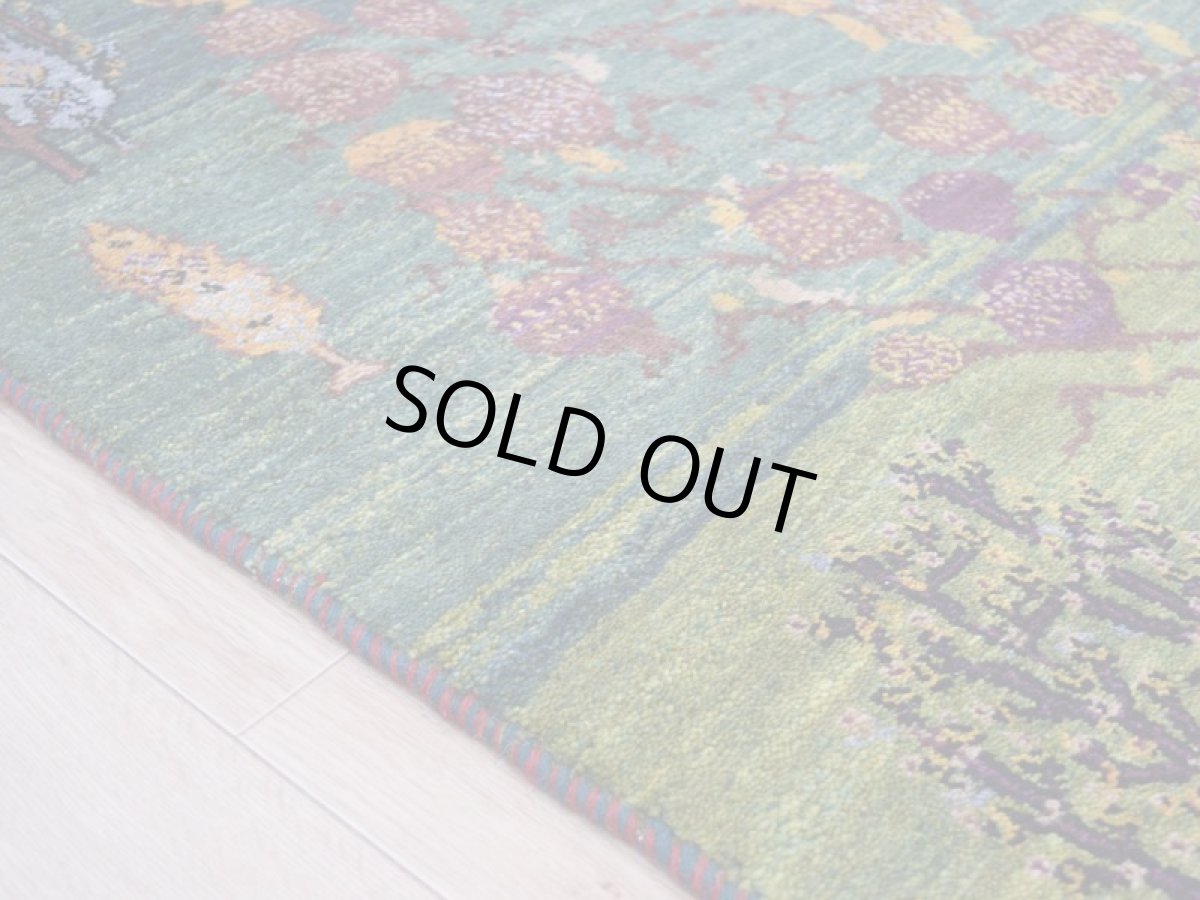 画像10: 新品 ペルシャ ギャッベ 204 × 140 cm No.A620 縦2m 横1.5m 3㎡ 〜3帖程度 リビング ダイニング 2-3人掛けソファサイズ 肉厚 ウール ギャベ 手織り リーズバフト ハンドメイド ラグ 絨毯 カーペット ザクロの木 生命の樹 糸杉 緑 グリーン リビングダイニングルームやベッドサイドに  n-a620-204140h226808 (10)