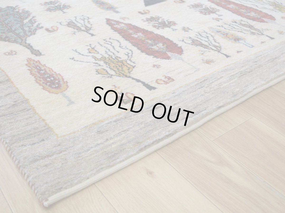 画像11: 新品 ペルシャ ギャッベ 220 × 140 cm No.A613 縦2m 横1.5m 3㎡ 〜3帖程度 リビング ダイニング 2-3人掛けソファサイズ 肉厚 ウール ギャベ 手織り リーズバフト ハンドメイド ラグ 絨毯 カーペット ザクロの木 生命の樹 糸杉 生成り クリーム ライトグレー ベージュ 　原毛系 リビングダイニングルームやベッドサイドに  n-a613-220140h066858 (11)