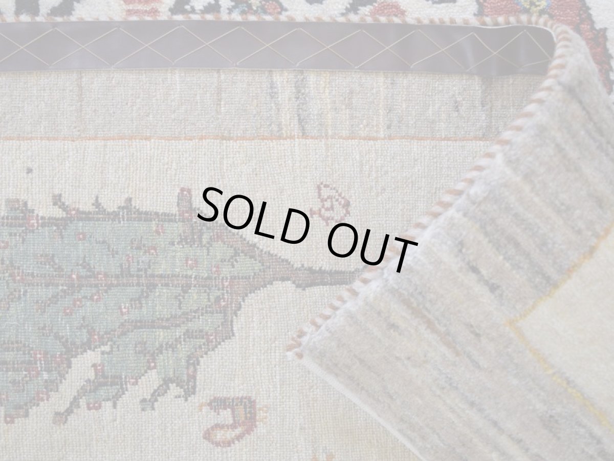 画像14: 新品 ペルシャ ギャッベ 220 × 140 cm No.A613 縦2m 横1.5m 3㎡ 〜3帖程度 リビング ダイニング 2-3人掛けソファサイズ 肉厚 ウール ギャベ 手織り リーズバフト ハンドメイド ラグ 絨毯 カーペット ザクロの木 生命の樹 糸杉 生成り クリーム ライトグレー ベージュ 　原毛系 リビングダイニングルームやベッドサイドに  n-a613-220140h066858 (14)