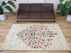 画像1: 新品 ペルシャ ギャッベ 208 × 150 cm No.2432 縦2m 横1.5m 3㎡ 〜2-3帖程度 リビング ダイニング 2-3人掛けソファ サイズ 肉厚 リーズバフト ウール 手織りギャベ  ハンドメイド ラグ 絨毯 カーペット 生命の樹 生成り クリーム 緑 リビングダイニングルームやベッドサイドに n-2432-208150s07701001 (1)