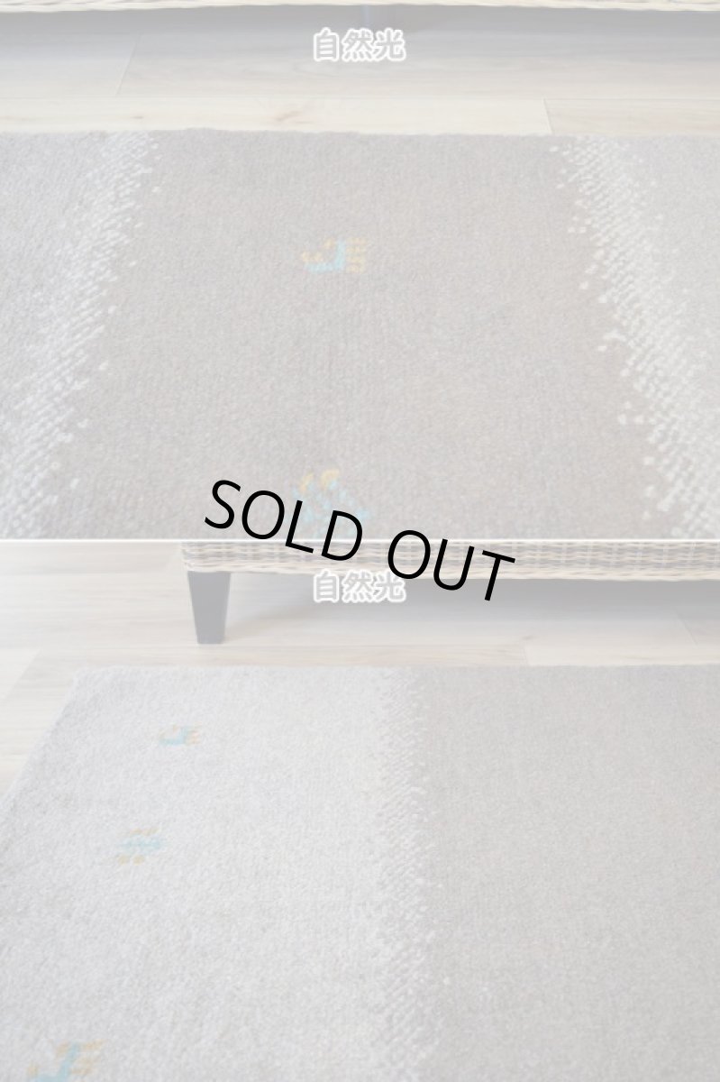 画像5: 新品 ペルシャ ギャッベ 198 × 159 cm No.1458 縦2m 横1.5m 3㎡ 〜3帖 リビング ダイニング 2-3人掛けソファサイズ 天然 肉厚 ウール ギャベ 手織り ハンドメイド ラグ 絨毯 カーペット ベージュ ブラウン グレー グラデーション ボーダー 動物 ヤギ 羊 鹿 生命の樹 柄 リビングダイニングルームやベッドサイドに n-1458-198159s071032 (5)