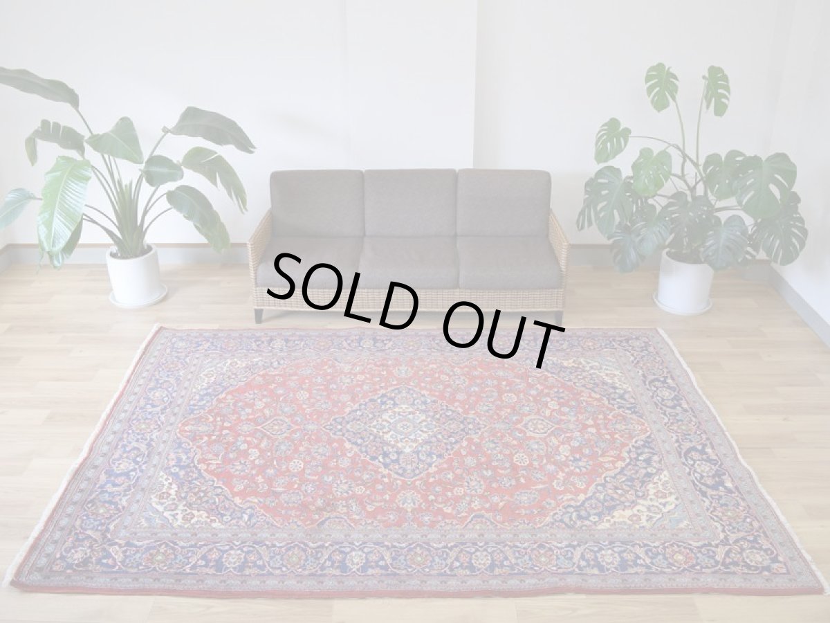 画像1: 良品 ペルシャ 絨毯 カシャーン産  285 x 201 cm No.AD316 縦3m 横2m 6㎡ 〜6帖 リビング ダイニング 3人掛けソファ コーナーソファ 大判 サイズ 肉厚 ウール 手織り トライバル ラグ 敷物 マット カーペット メダリオン ヴィンテージ ビンテージ 赤 ネイビー b-ad316-285201h364206 (1)