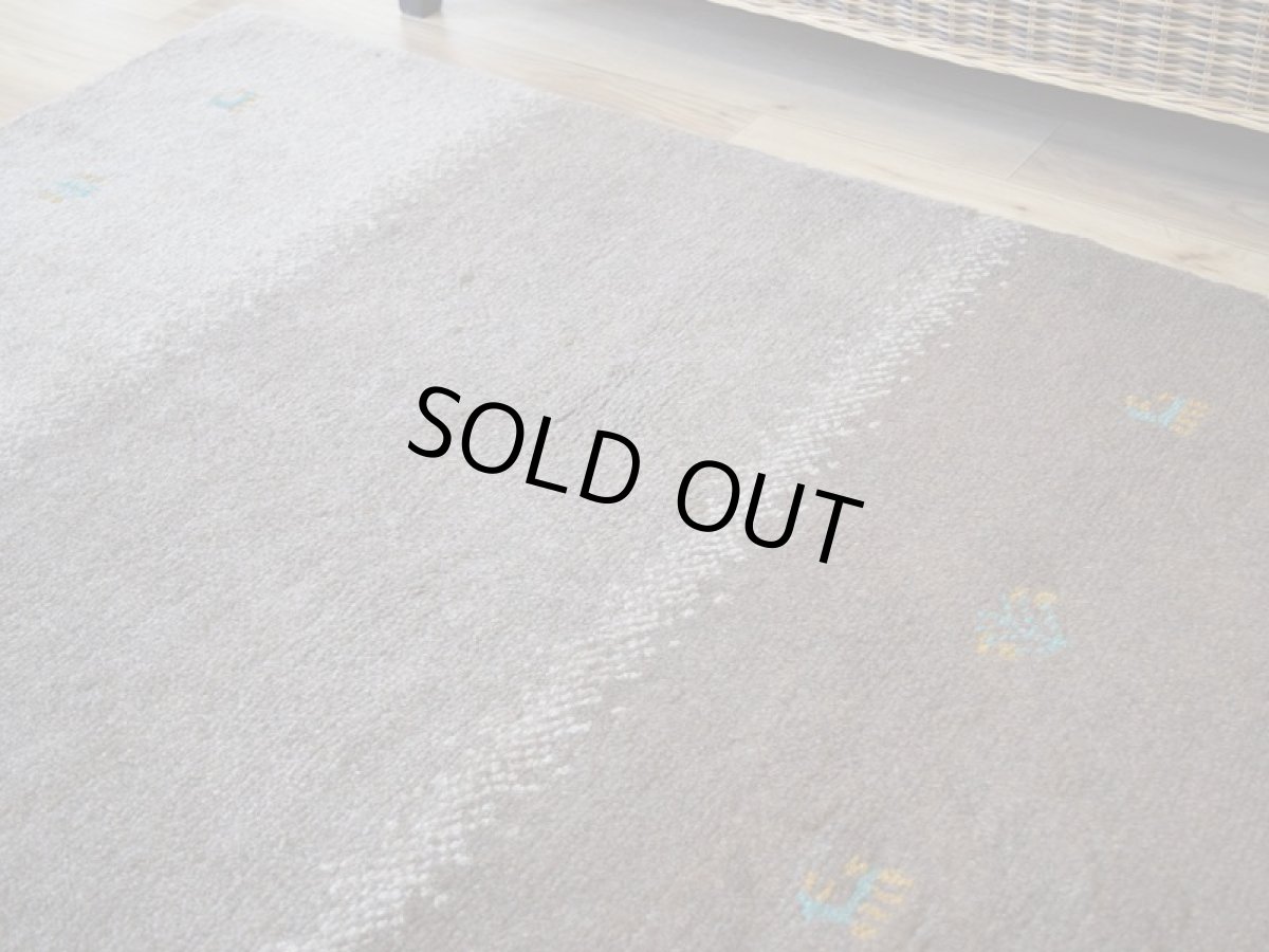 画像9: 新品 ペルシャ ギャッベ 198 × 159 cm No.1458 縦2m 横1.5m 3㎡ 〜3帖 リビング ダイニング 2-3人掛けソファサイズ 天然 肉厚 ウール ギャベ 手織り ハンドメイド ラグ 絨毯 カーペット ベージュ ブラウン グレー グラデーション ボーダー 動物 ヤギ 羊 鹿 生命の樹 柄 リビングダイニングルームやベッドサイドに n-1458-198159s071032 (9)